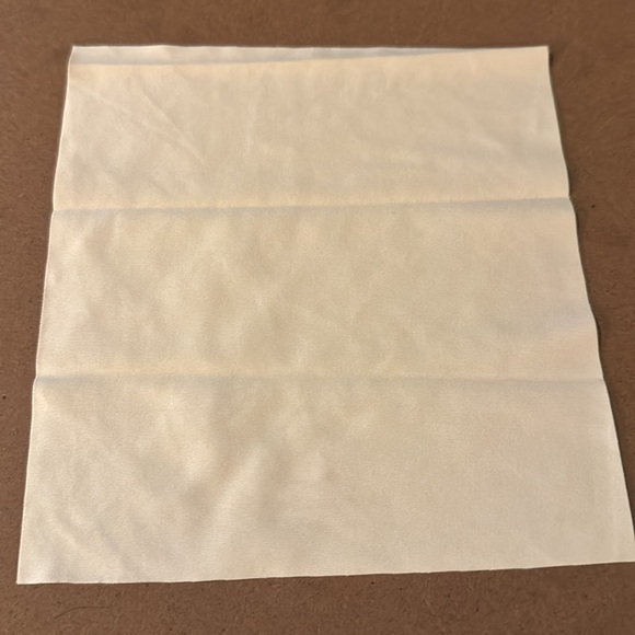 Kate Spade sealed cleaning cloth. - Picture 4 of 4